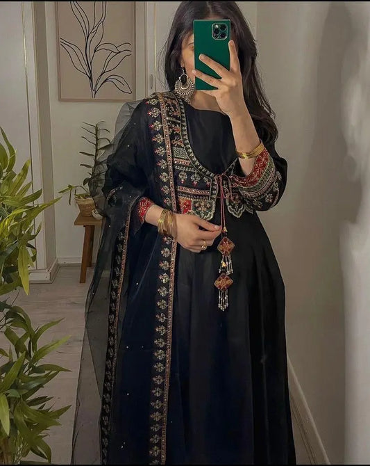 Gulveen Embroidery Four-Piece